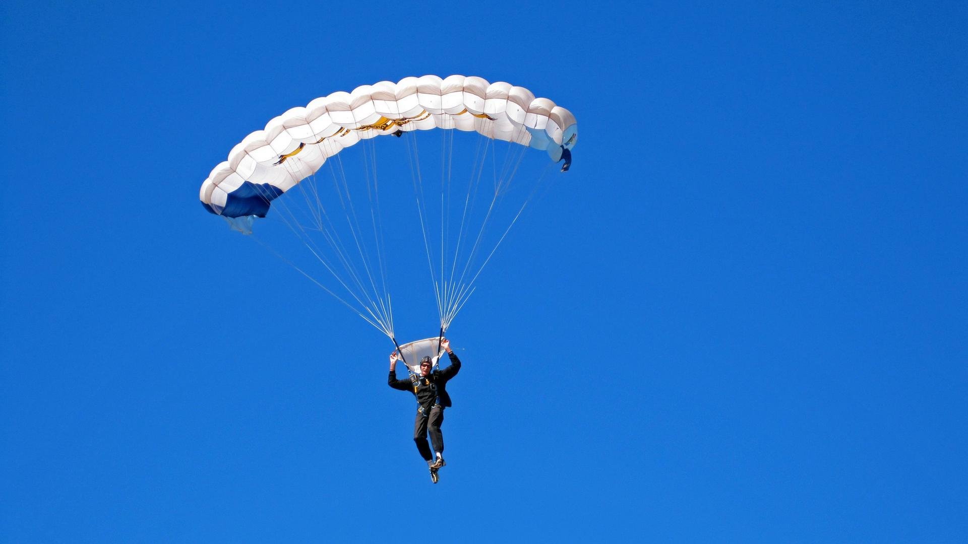 “萨尔·巴赫在南非队的角色转变:从替补到主力”